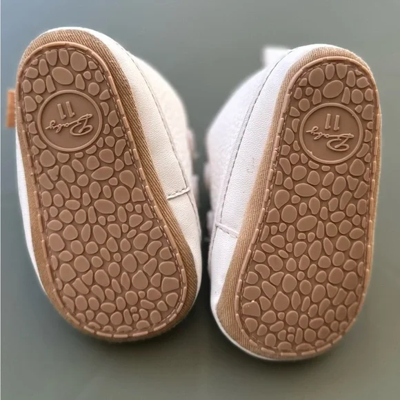 White baby shoes, 11 months - Picture 4 of 4